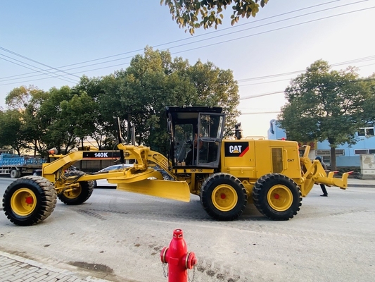 Se vende una máquina de calibrar motores Caterpillar Cat 140K usada