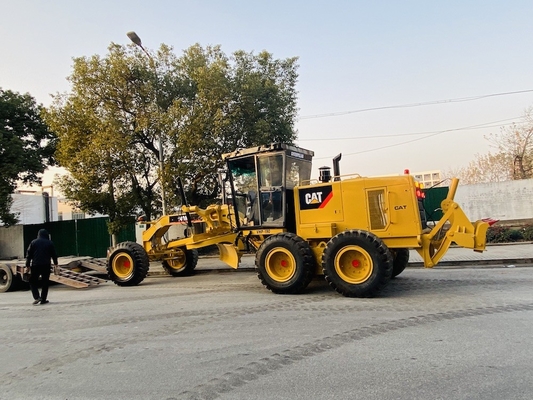 Se vende una máquina de calibrar motores Caterpillar Cat 140K usada