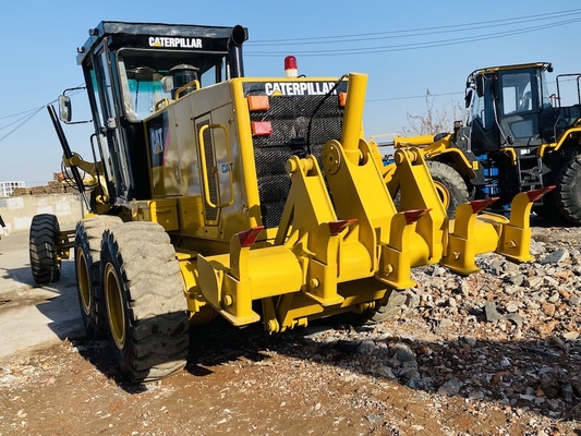 Se vende una máquina de calibrar motores Caterpillar Cat 140K usada