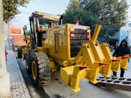 Se vende una máquina de calibrar motores Caterpillar Cat 140K usada