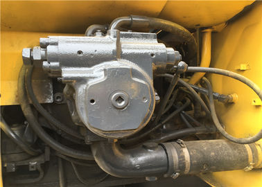 El excavador hidráulico usado PC220 22180kg de la correa eslabonada de KOMATSU actúa el peso con el cubo 1m3